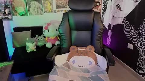    rawr   Anne Independent model      online show from February 4, 10:15 pm