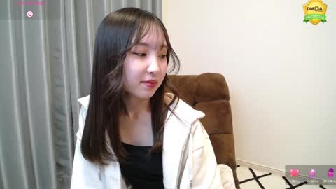 yui_x online show from January 11, 11:45 am