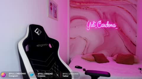 Yuliet online show from December 14, 3:25 pm