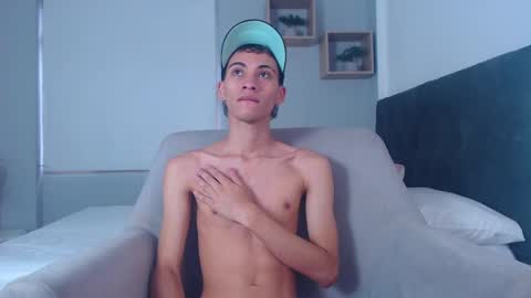 yulian_vasquez online show from February 18, 12:28 pm