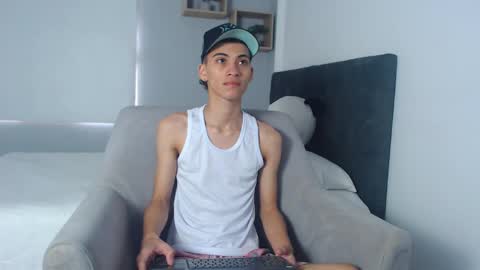 yulian_vasquez online show from March 7, 12:12 pm