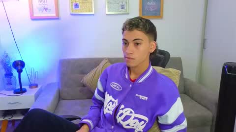 yulian_vasquez online show from November 28, 12:19 pm