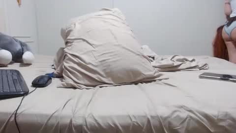 yuliana_25 online show from April 26, 10:18 pm