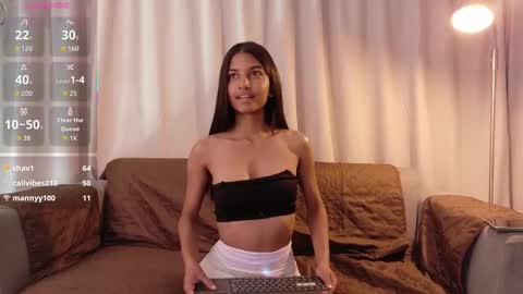 yuliethpetite online show from October 25, 11:29 am