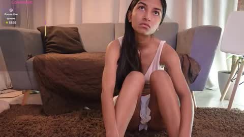 yuliethpetite online show from December 4, 11:30 am