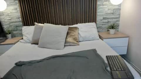 yulievans online show from January 21, 10:51 pm