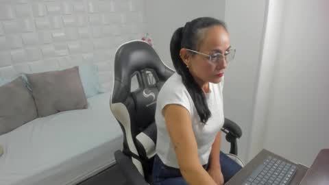 Y U L I T Z A online show from November 24, 1:11 pm