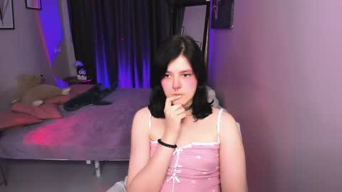 Yumi online show from April 8, 1:44 pm