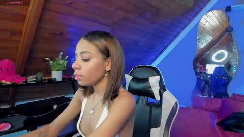 yumi_hanna online show from December 15, 2:49 am