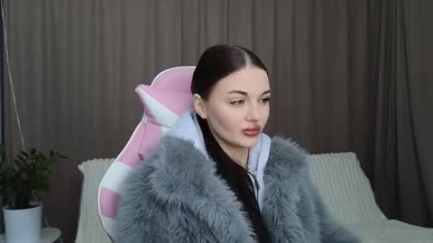 yumieast online show from January 18, 7:12 am