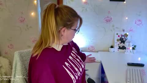 Polly online show from December 2, 2:12 pm