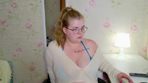 Snapshot of yumm_lolly chatting on May 21, 6:26 pm Polly online show from May 21, 6:26 pm
