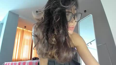 Snapshot of yummi_kim chatting on December 10, 7:05 am Yumi online show from December 10, 7:05 am