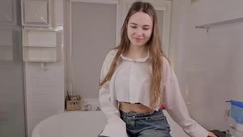 Snapshot of yummyemiily chatting on February 7, 5:16 pm Emily online show from February 7, 5:16 pm