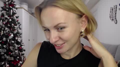 Snapshot of yummylilya chatting on December 1, 4:29 pm Lillya online show from December 1, 4:29 pm