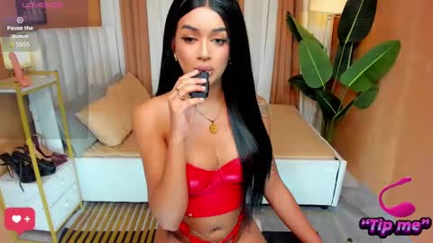 Goddes Renalyn online show from January 6, 9:30 am