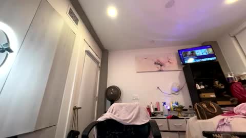 Snapshot of yungfemslut chatting on February 17, 2:52 am BbyTSSLut online show from February 17, 2:52 am