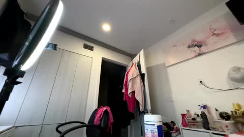 Snapshot of yungfemslut chatting on March 21, 2:05 am BbyTSSLut online show from March 21, 2:05 am