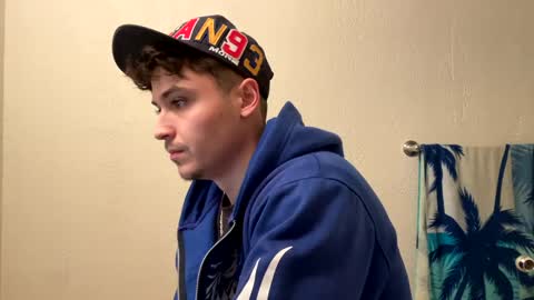 yungstudbev online show from December 22, 4:06 am