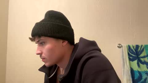 yungstudbev online show from December 23, 6:11 am