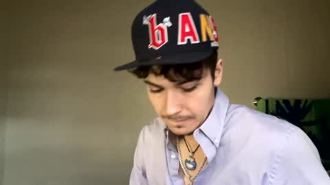 yungstudbev online show from January 26, 1:47 pm