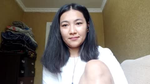 Snapshot of yuonneaquilar chatting on October 28, 5:11 am Yuna online show from October 28, 5:11 am