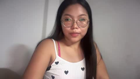 Snapshot of yuri_ko143 chatting on August 7, 1:13 pm AKI online show from August 7, 1:13 pm