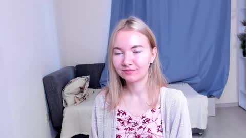 Snapshot of yuricazel chatting on November 5, 8:36 am Alesia online show from November 5, 8:36 am