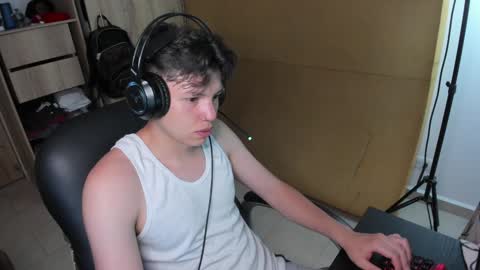 yurii_moody online show from December 23, 4:44 am