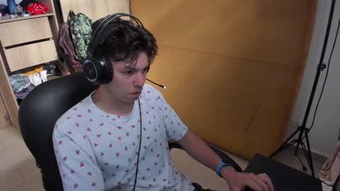 yurii_moody online show from December 27, 8:07 pm