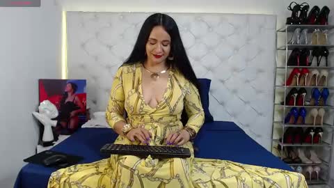 Snapshot of yury_m2_ chatting on May 1, 3:00 am 2 online show from May 1, 3:00 am