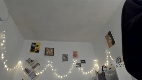 paola online show from December 1, 6:30 pm