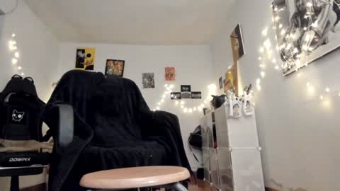 paola online show from February 2, 11:00 pm