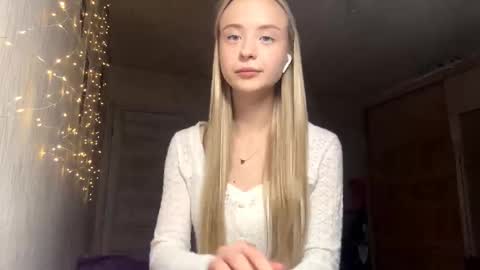 Snapshot of yutwiner chatting on December 16, 2:22 pm May online show from December 16, 2:22 pm