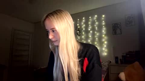 Snapshot of yutwiner chatting on December 21, 1:40 pm May online show from December 21, 1:40 pm