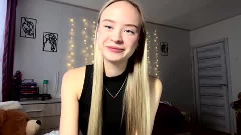 Snapshot of yutwiner chatting on January 6, 12:20 pm May online show from January 6, 12:20 pm