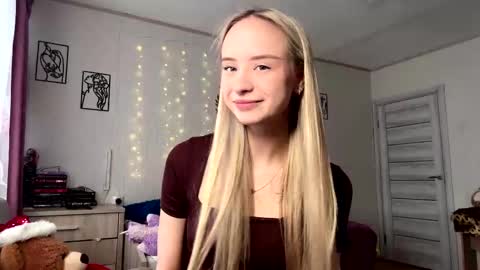 Snapshot of yutwiner chatting on January 8, 8:49 am May online show from January 8, 8:49 am