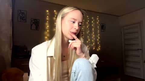 Snapshot of yutwiner chatting on January 15, 4:44 pm May online show from January 15, 4:44 pm