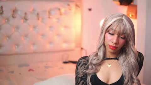 Snapshot of yuyi_cam chatting on October 6, 3:37 am Yuyi Cam online show from October 6, 3:37 am