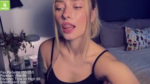 The Queen Bitch of the United Kingdom online show from February 20, 7:34 am