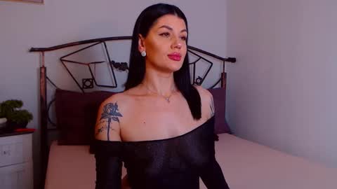 I V Y   online show from November 3, 8:43 pm