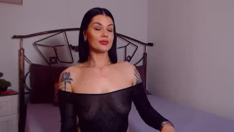 Snapshot of yvonneeverlee chatting on May 16, 7:34 pm I V Y online show from May 16, 7:34 pm