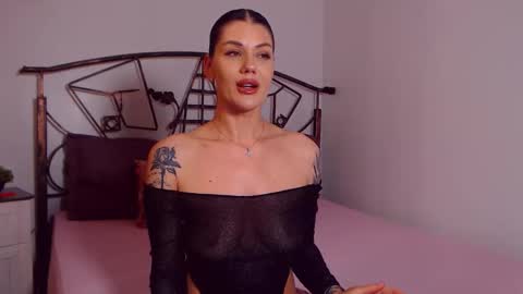 Snapshot of yvonneeverlee chatting on May 22, 7:52 pm I V Y online show from May 22, 7:52 pm