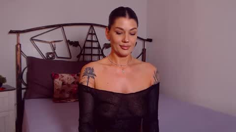 Snapshot of yvonneeverlee chatting on May 28, 8:50 pm I V Y online show from May 28, 8:50 pm