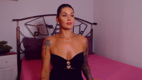 Snapshot of yvonneeverlee chatting on July 23, 7:56 pm I V Y online show from July 23, 7:56 pm