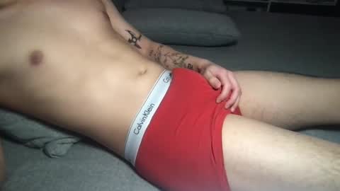 Snapshot of yxungcouple903 chatting on February 10, 6:24 pm yxungcouple903 online show from February 10, 6:24 pm