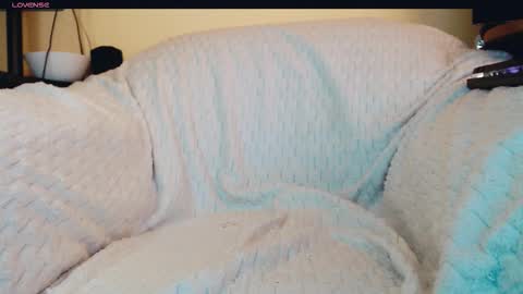 Snapshot of yzza_suave chatting on September 9, 1:21 pm yzza_suave online show from September 9, 1:21 pm