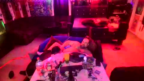 Snapshot of z0rl0c chatting on December 26, 4:32 am Z0RL0C online show from December 26, 4:32 am