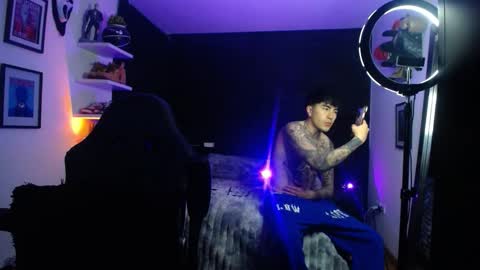 zac_muller1 online show from November 11, 5:40 am