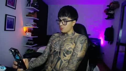 zac_muller1 online show from February 18, 8:43 am